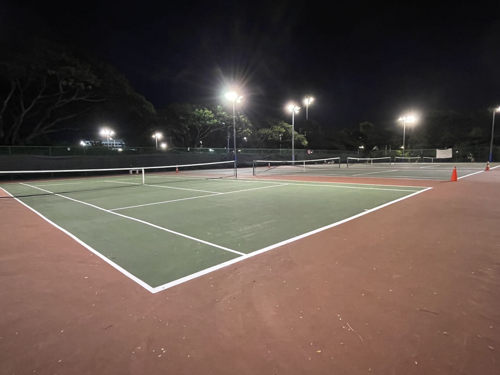 Nus Tennis Courts位于Nus Tennis Courts, Lower Kent Ridge Rd, Singapore 119081, Singapore，可在网球地图查看新加坡网球场订场方式。提供室外场、硬地场等场地。场馆设施包…